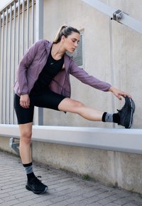 ASICS ROAD PACKABLE JACKET - Windbreaker - dusty mauve