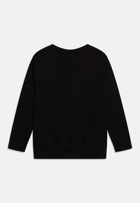 Sudadera de manga larga negra, con cuello redondo, fabricada en un material suave, con puños y dobladillo acanalados, textura lisa y un diseño simple sin gráficos visibles.