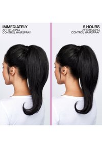 Résultats du spray coiffant illustrés : queue de cheval noire lisse et brillante immédiatement après utilisation (gauche) contre après 5 heures (droite). Visibilité claire de la texture des cheveux.