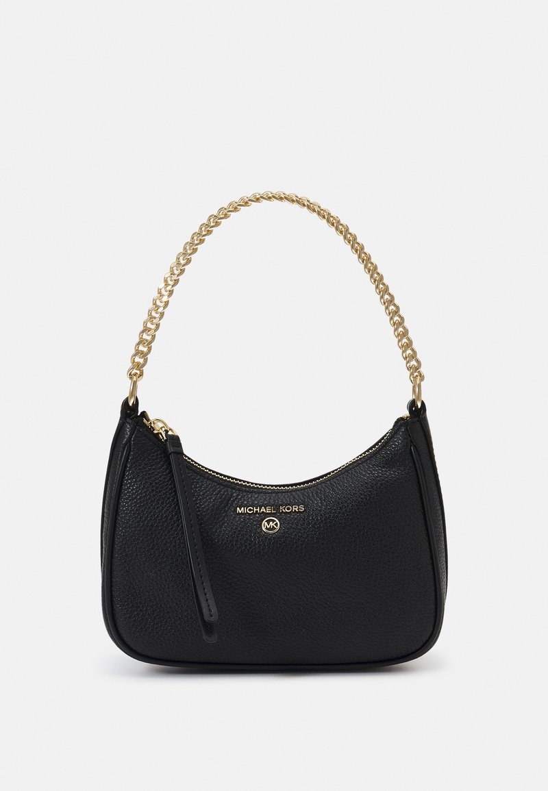 Sac à main Michael Kors en cuir noir avec bandoulière chaîne dorée et logo sur le devant, avec une fermeture zippée sur le dessus et une finition texturée.
