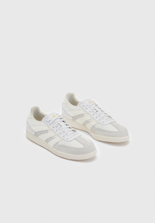 PREDATOR FREESTYLE INDOOR - Astro turf trainers