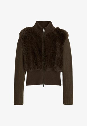 Maglione marrone con cerniera, maniche lunghe a coste e pannello in pelliccia sintetica sul davanti e sulle spalle, con collo alto.