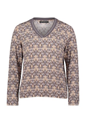 Beige en bruine gebreide pullover met lange mouwen, een V-hals en ribbeltrimming in het grijs, met een geometrisch diamantontwerp.