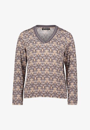 Beżowy i brązowy pulower z długim rękawem i dekoltem w kształcie litery V, z żeberkowym szarym wykończeniem, charakteryzujący się geometrycznym wzorem w diamenty.