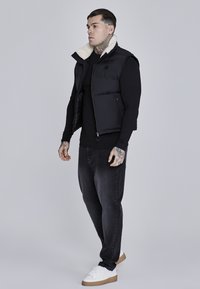 SIKSILK Weste - black