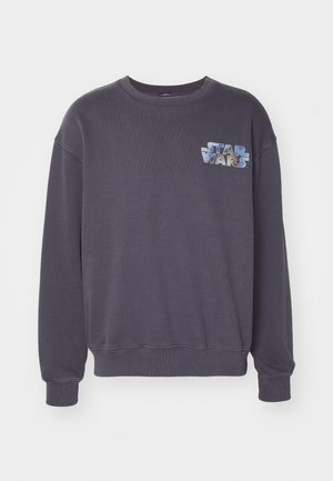 Grå sweatshirt med rund halsringning och ribbade ärmslut. Har en framträdande "Star Wars"-grafik i blå och ljusblå nyanser på bröstet.