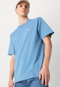 Mads Nørgaard FRODE LOGO TEE - Paprasti marškinėliai - captains blue