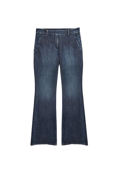 Jeans de corte acampanado en azul oscuro, hechos de denim, con un desgastado natural, cinco bolsillos y una cintura estándar con pasador para cinturón.