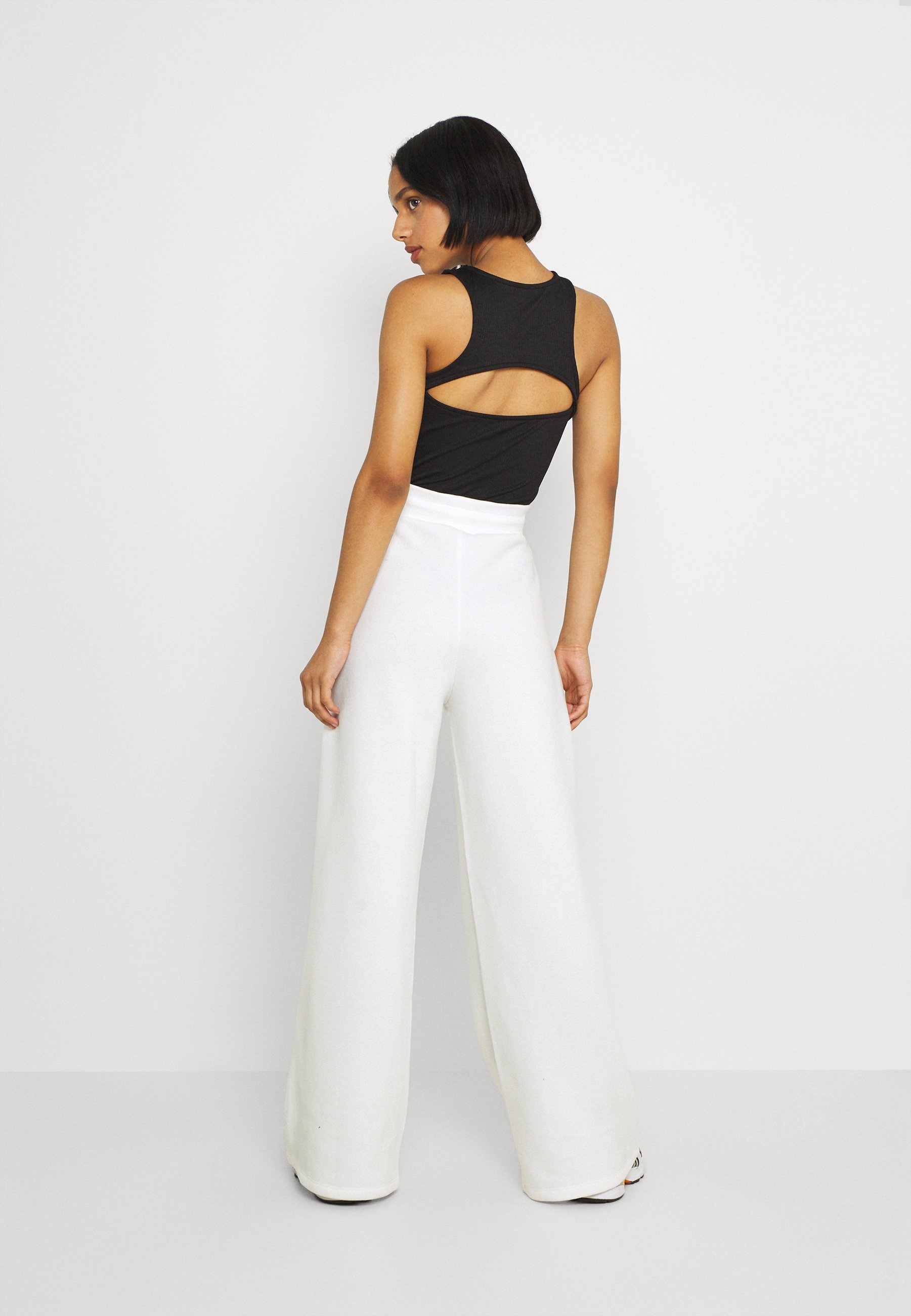 BEST PANTS - Tracksuit bottoms - white 