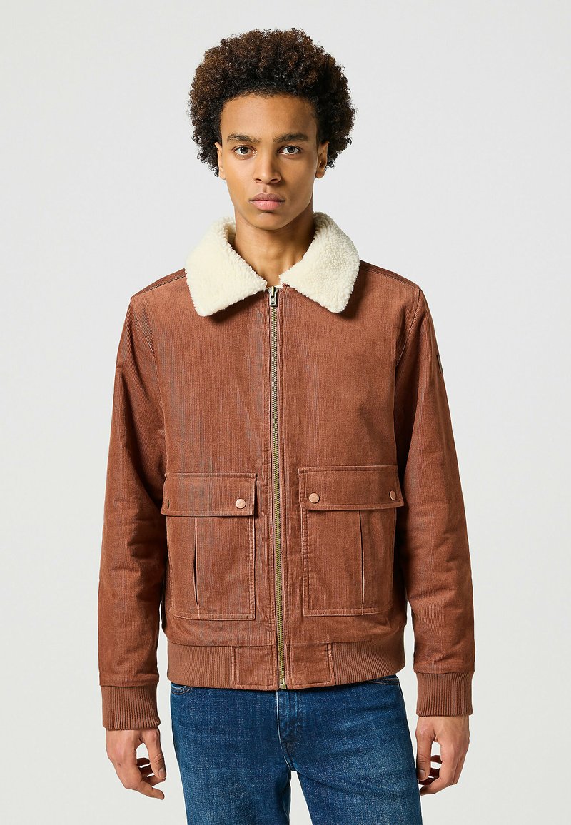 Wrangler AVIATOR jasny brąz
