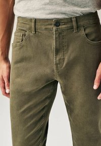 Next AUTHENTIC - Blugi conici - mottled green