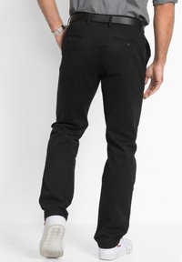 bonprix STRAIGHT REGULAR FIT - Chino - black
