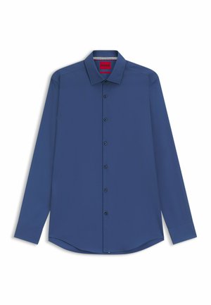 Chemise à manches longues bleu marine avec un col classique, fermeture à boutons sur le devant et boutons noirs. Présente des détails contrastants à l'intérieur du col.