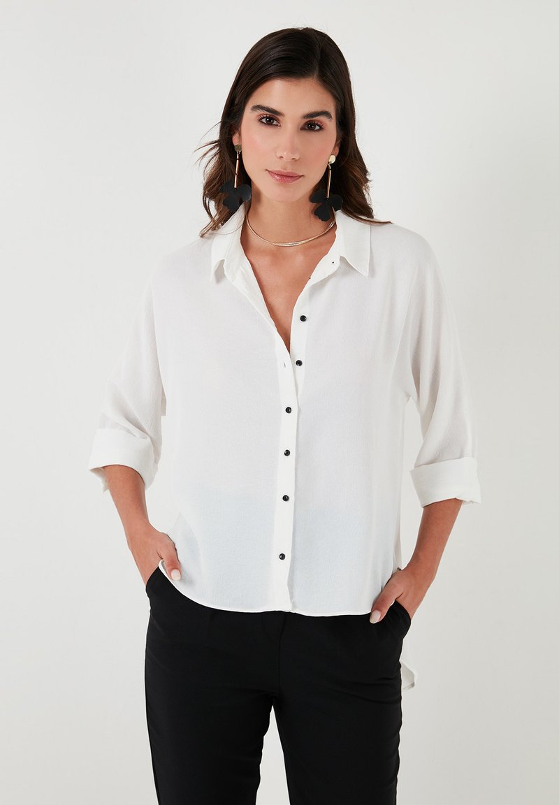 LELA REGULAR FIT - Button-down blouse - white