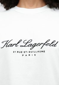 KARL LAGERFELD SIGNATURE - Trükipildiga T-särk - white