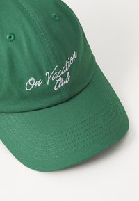 On Vacation SIGN LOGO UNISEX - Naģene - green