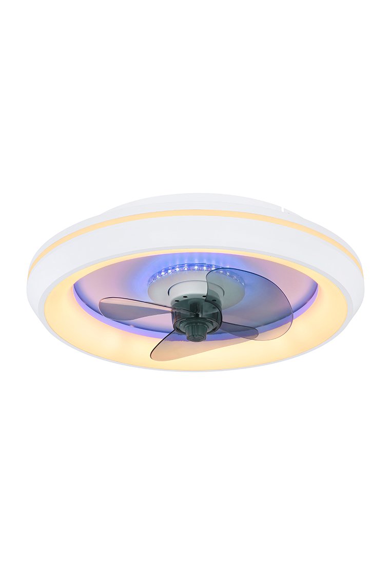 Stropní ventilátor s integrovaným osvětlením; kulaté bílé tělo, tři průhledné lopatky, modré a teplé osvětlení a hladký povrch.