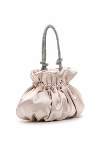 Satintasche in zartem Rosa mit geraffter Textur, gerafftem oberen Rand und metallischen, geflochtenen Griffen. Weiches und voluminöses Design.