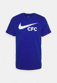 Niebieska bawełniana koszulka z białym logo Nike i grubym napisem "CFC". Okrągły dekolt i krótkie rękawy. Minimalistyczny design.