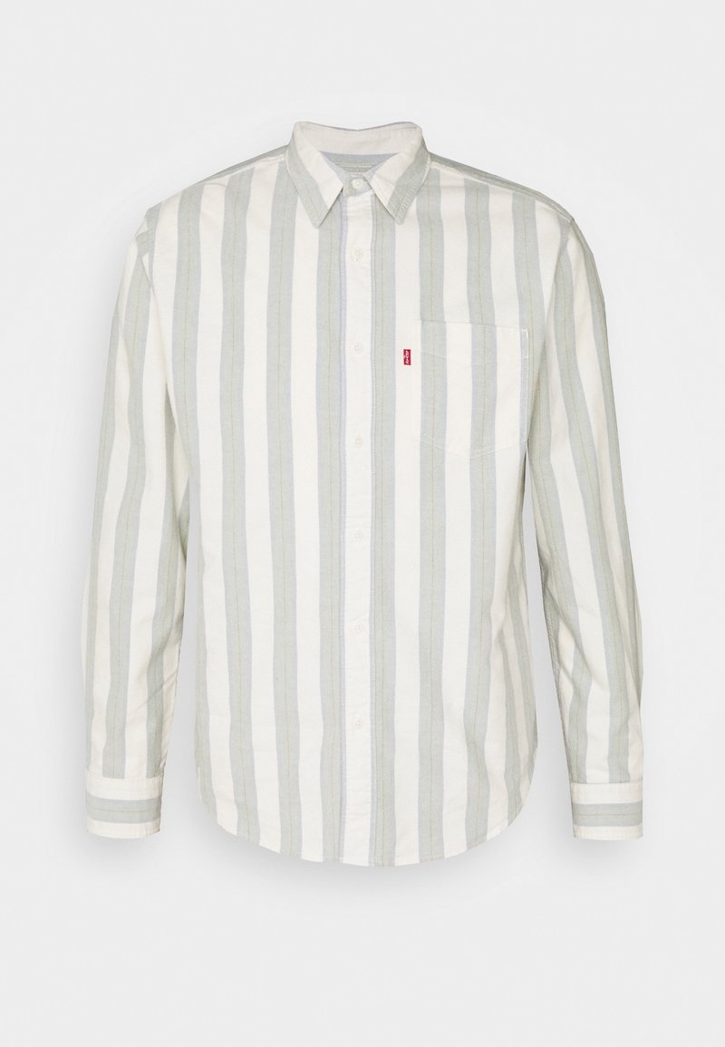 Chemise légère à boutons avec rayures verticales vert clair et blanches. Comprend une poche poitrine et un petit patch logo.