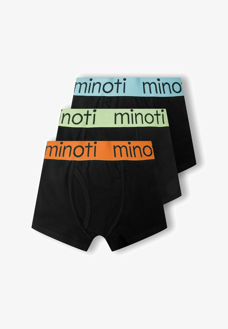 Három fekete boxer alsónadrág egymásra rakva, mindegyik különböző színű derékrésszel: kék, zöld és narancssárga, mindegyiken a "minoti" márkanevével.