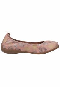 Zapato plano rosa con punta redonda, con un patrón floral en tonos de amarillo y gris, superficie texturizada y una suela de goma flexible.