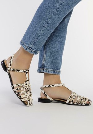 ESTILO CANGREJERAS DE CON ANIMAL PRINT Y TACHAS PARA CONNERTON - Sandalias - vaca