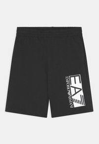 Černé kraťasy vyrobené z bavlny s elastickým pasem, na boku zdobené velkým bílým potiskem "EA" a "EMPORIO ARMANI".