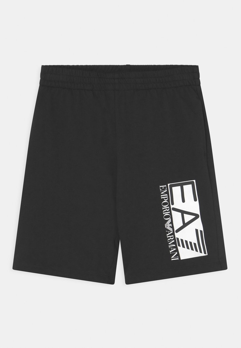 Svarta shorts i bomull med resårmidja, med en stor vit grafisk tryck av "EA" och "EMPORIO ARMANI" på sidan.