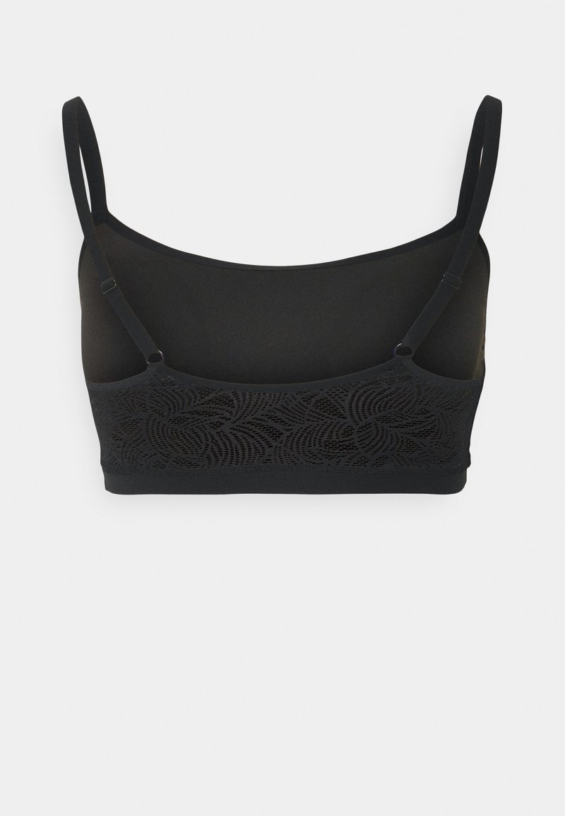 Bralette negra con tirantes ajustables y un diseño de encaje texturizado en la banda inferior, fabricada con material elástico para mayor comodidad.