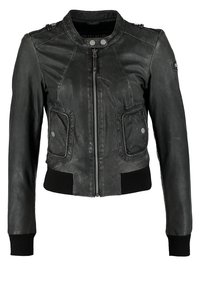Giacca da motociclista nera in pelle con zip frontale, colletto a bottoni a pressione, due tasche con patta e polsini e orlo a coste.