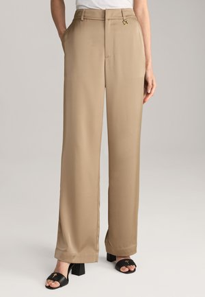Beige wide-leg trousers made of smooth fabric, featuring a subtle front pleat, side pockets, and a decorative gold buckle accent on the waistband.