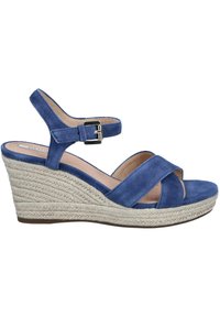 Blauwe suède wedge sandaal met kruislings gespen, enkelgesp en een jute-wrapped platformzool. Glad binnenvoering met een gepolsterde voetbed.