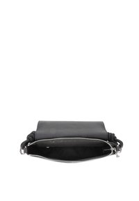 Borsa a tracolla in pelle nera con esterno texturizzato, chiusura con zip e interno foderato in tessuto. Caratterizzata da un manico annodato su un lato.