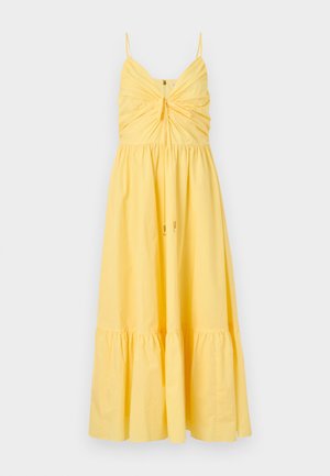 Gul ermeløs midikjole med spaghettistropper, en rynket overdel, knyting foran og et lagdelt skjørt.