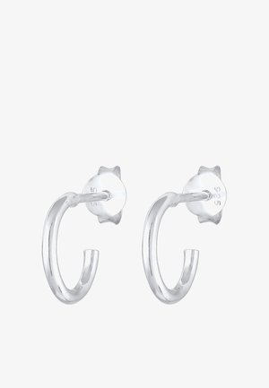 Srebrne kolczyki w kształcie obręczy z gładkim, polerowanym wykończeniem. Projekt charakteryzuje się okrągłym kształtem oraz subtelnym zapięciem wpinanym, zapewniającym pewne noszenie.