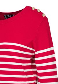 Rot gestreifter Pullover mit weißen horizontalen Streifen, Rundhalsausschnitt und drei goldenen dekorativen Knöpfen an der Schulter. Glatte Textur.