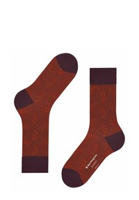 Chaussettes à motifs rouges avec des accents rouge foncé, présentant un design paisley et des sections de pieds et de bords unies contrastantes. Texture tricotée et détail du logo.