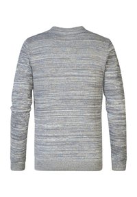 Langärmliger Strickpullover in gemischten hellgrauen und blauen Tönen, von hinten gezeigt mit gerippten Bündchen und Saum.
