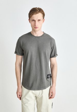 Calvin Klein Jeans WASHED MONOLOGO BADGE TEE - Basic T-shirt - endless grey