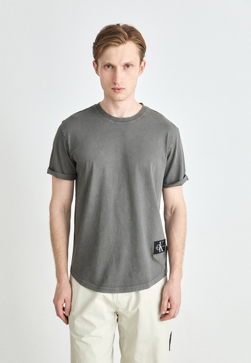 Calvin Klein Jeans WASHED MONOLOGO BADGE TEE - Basic póló - endless grey