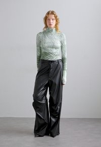 MM6 Maison Margiela PANTS - Pantalon classique - black