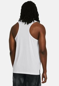 Under Armour LAUNCH - Top - white