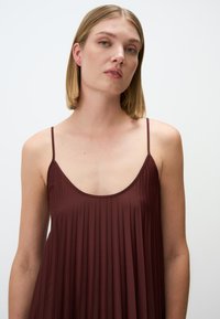 Jimmy Key STRAPPY U NECK MIDI  - Freizeitkleid - brown