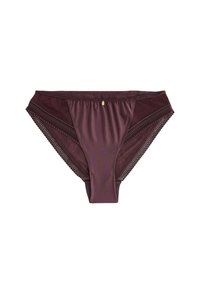 Sous-vêtements pour femmes couleur bordeaux avec un tissu lisse, un bord en dentelle sur les côtés, une taille mi-haute et un détail subtil en métal doré.
