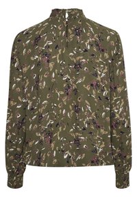 Blouse à manches longues de couleur vert olive avec un motif floral en nuances de bordeaux, crème et noir ; comporte un col montant et une fermeture à boutons à l'arrière.
