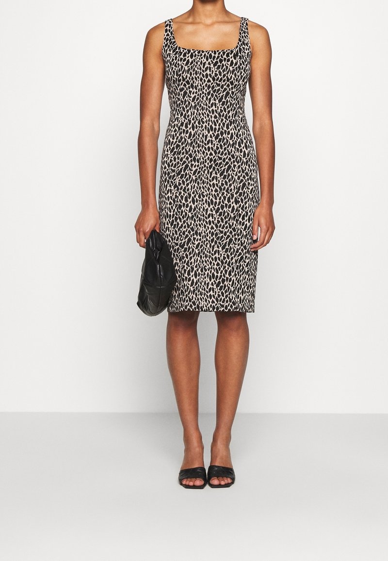 Robe Fourreau Banana Republic Taille 8 Grise à Motif Chevron - Occasion En Excellent état