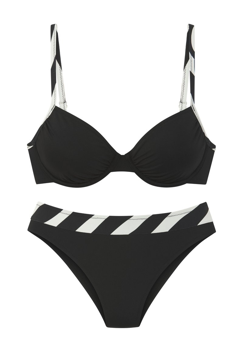 Čierny bikiny set s vycpanou podprsenkou s nastaviteľnými ramienkami a okolo krku, doplnený o pruhované, vysoko pásové nohavičky.