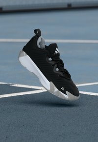 Valimata, core black/halo silver-coloured/footwear white