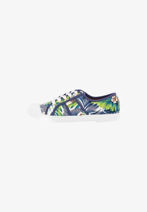 Schoenen met bloemmotief in marineblauw en wit, met een bovenwerk van canvas, ronde neus, witte rubberen zool en witte veters.